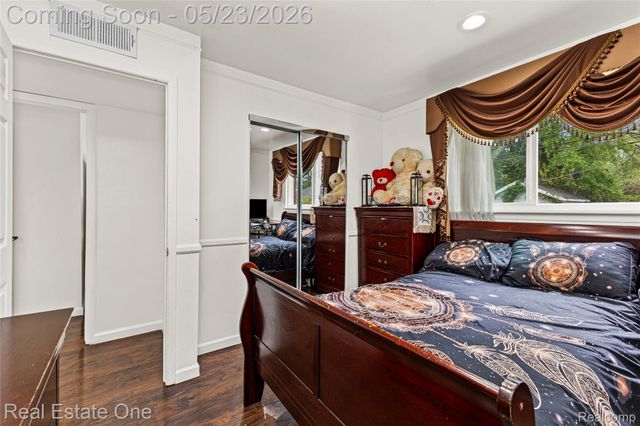 27445 Lorenz Street, Madison Heights, MI 48071