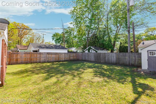 27445 Lorenz Street, Madison Heights, MI 48071