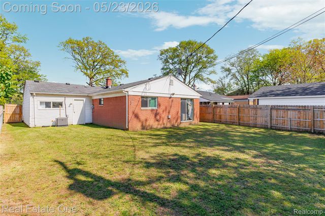 27445 Lorenz Street, Madison Heights, MI 48071