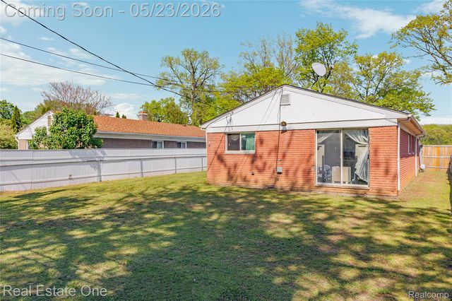 27445 Lorenz Street, Madison Heights, MI 48071
