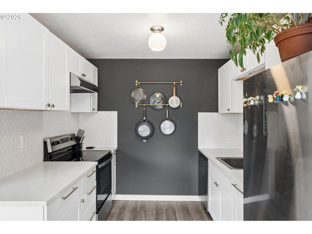 9805 N CLARENDON Ave, Portland, OR 97203