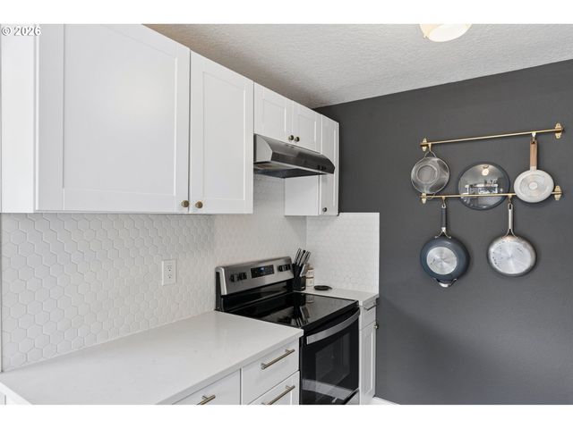9805 N CLARENDON Ave, Portland, OR 97203