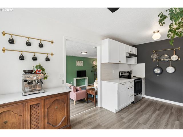 9805 N CLARENDON Ave, Portland, OR 97203