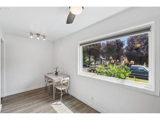9805 N CLARENDON Ave, Portland, OR 97203