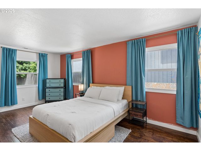 9805 N CLARENDON Ave, Portland, OR 97203