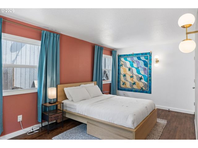 9805 N CLARENDON Ave, Portland, OR 97203