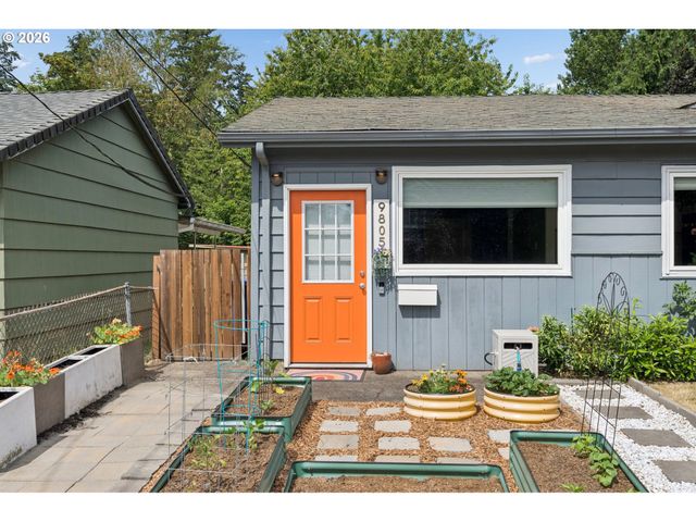 9805 N CLARENDON Ave, Portland, OR 97203