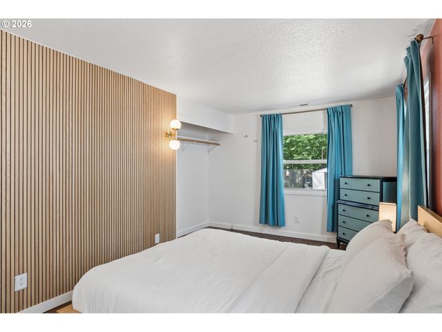 9805 N CLARENDON Ave, Portland, OR 97203