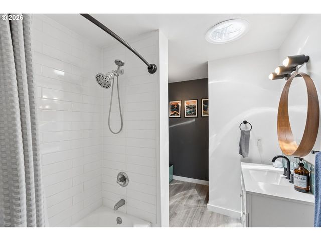 9805 N CLARENDON Ave, Portland, OR 97203