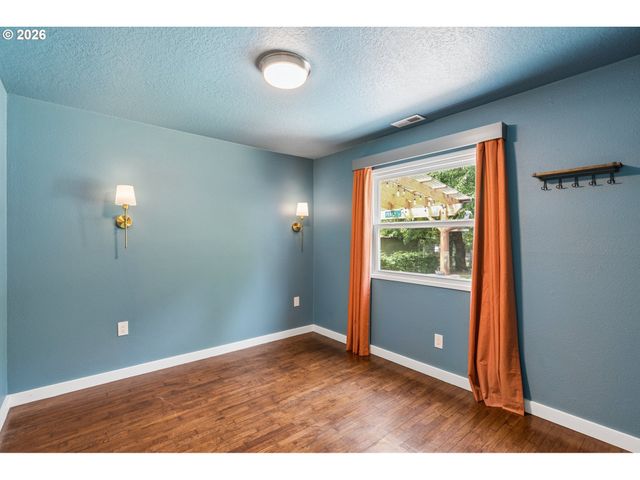 9805 N CLARENDON Ave, Portland, OR 97203