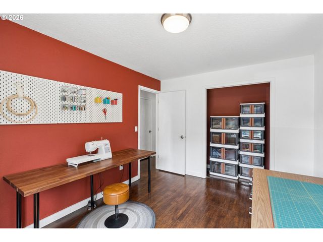 9805 N CLARENDON Ave, Portland, OR 97203