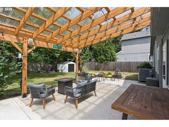 9805 N CLARENDON Ave, Portland, OR 97203