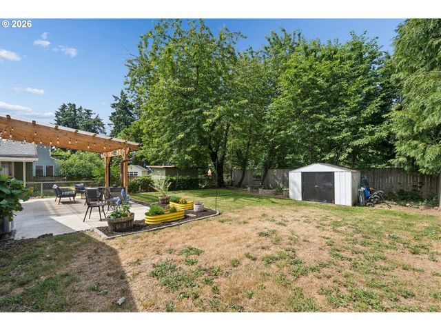 9805 N CLARENDON Ave, Portland, OR 97203