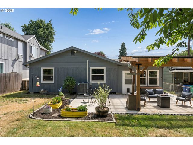 9805 N CLARENDON Ave, Portland, OR 97203