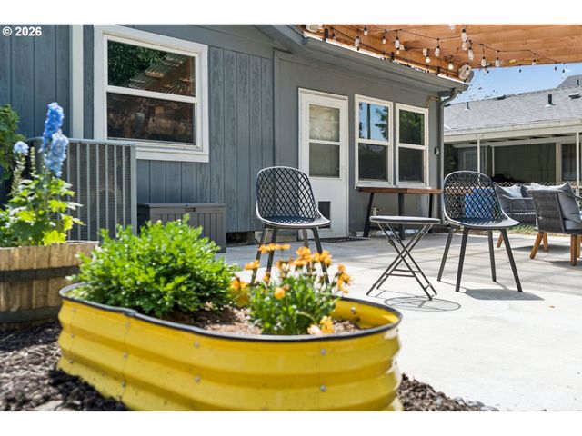 9805 N CLARENDON Ave, Portland, OR 97203
