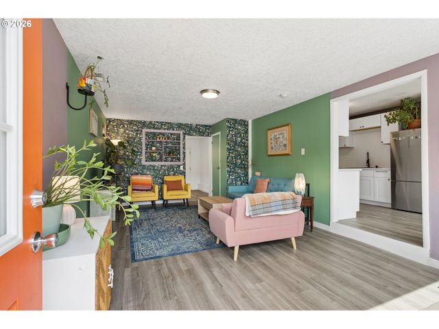9805 N CLARENDON Ave, Portland, OR 97203