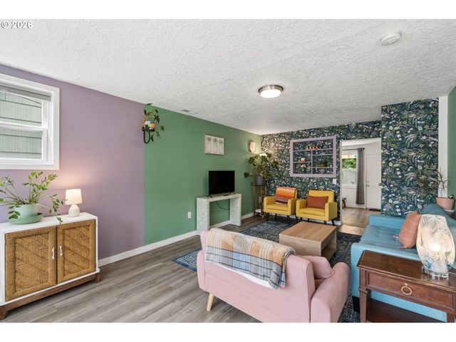 9805 N CLARENDON Ave, Portland, OR 97203