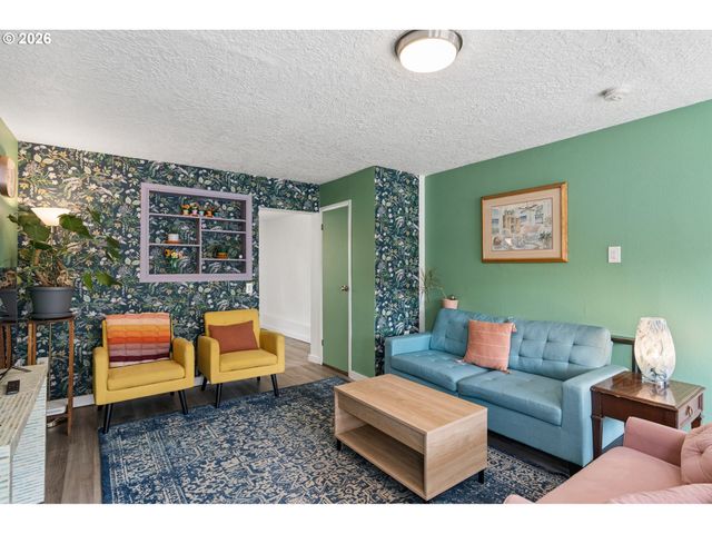 9805 N CLARENDON Ave, Portland, OR 97203