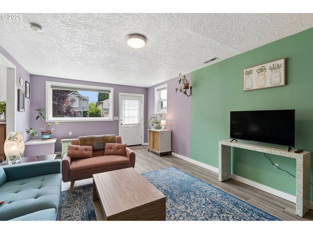 9805 N CLARENDON Ave, Portland, OR 97203