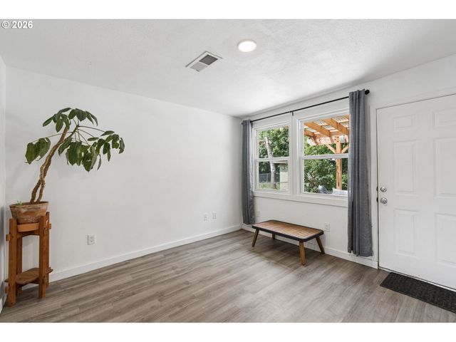 9805 N CLARENDON Ave, Portland, OR 97203