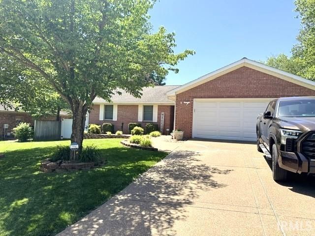1472 Sandalwood Court, Evansville, IN 47720