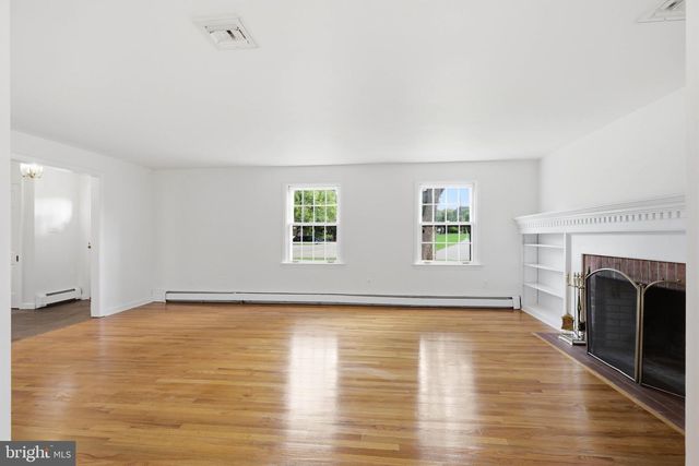 1300 NEWTON RD, Lancaster, PA 17603