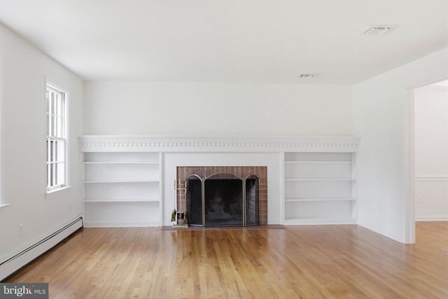 1300 NEWTON RD, Lancaster, PA 17603