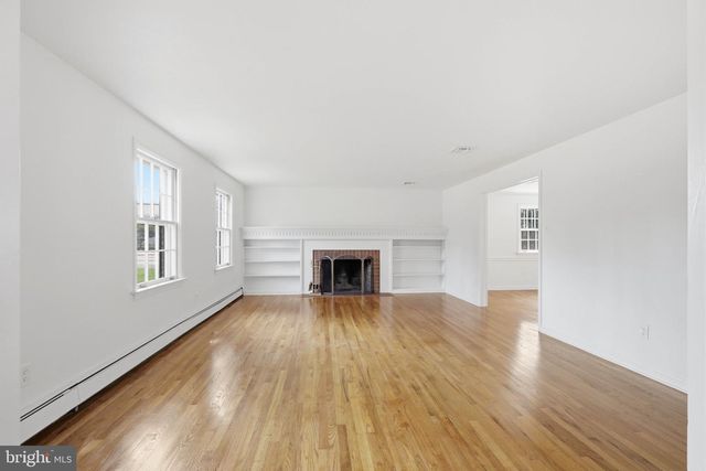 1300 NEWTON RD, Lancaster, PA 17603