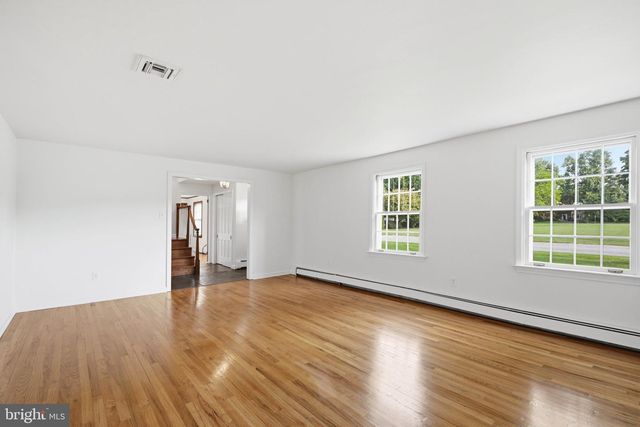 1300 NEWTON RD, Lancaster, PA 17603