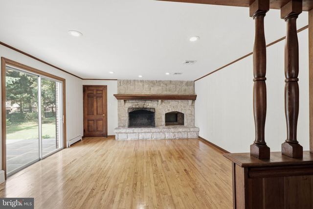 1300 NEWTON RD, Lancaster, PA 17603