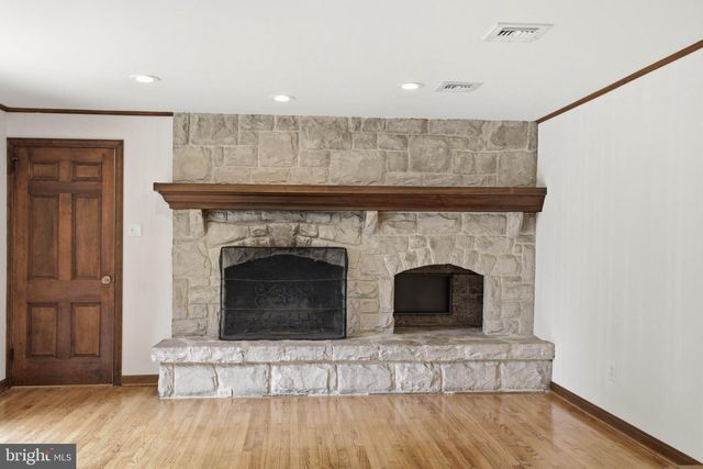1300 NEWTON RD, Lancaster, PA 17603