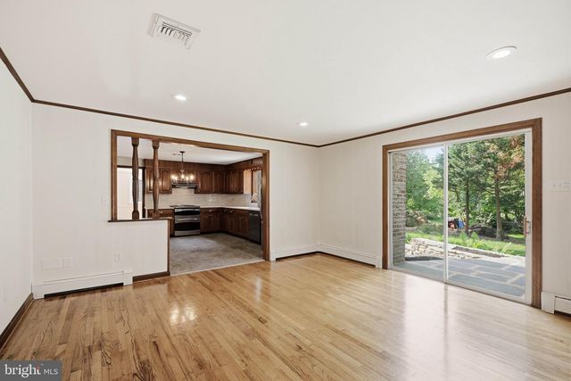 1300 NEWTON RD, Lancaster, PA 17603