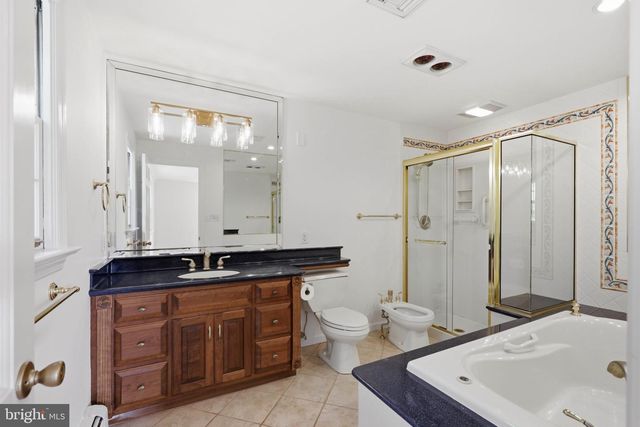 1300 NEWTON RD, Lancaster, PA 17603