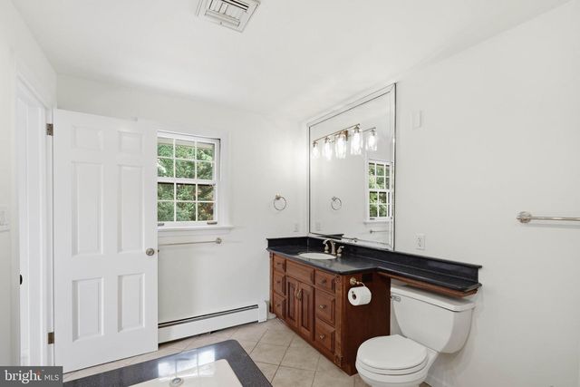 1300 NEWTON RD, Lancaster, PA 17603