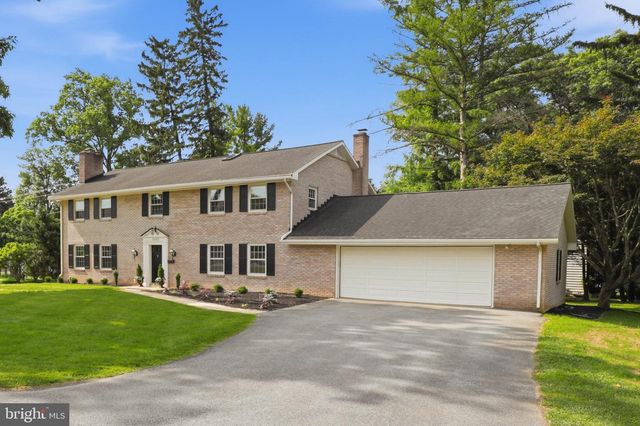 1300 NEWTON RD, Lancaster, PA 17603