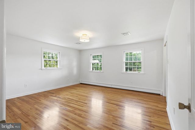 1300 NEWTON RD, Lancaster, PA 17603