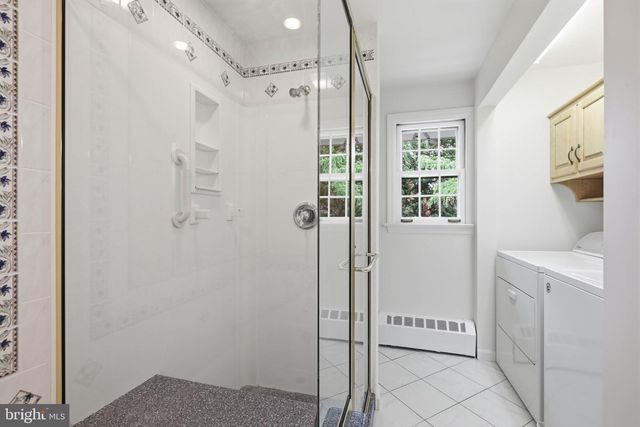 1300 NEWTON RD, Lancaster, PA 17603