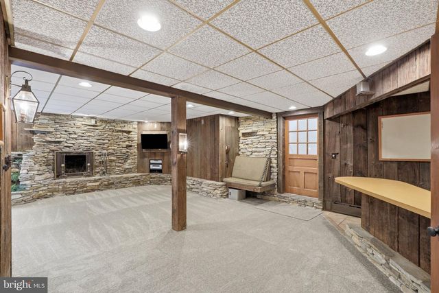 1300 NEWTON RD, Lancaster, PA 17603