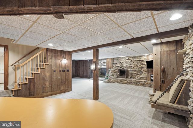 1300 NEWTON RD, Lancaster, PA 17603