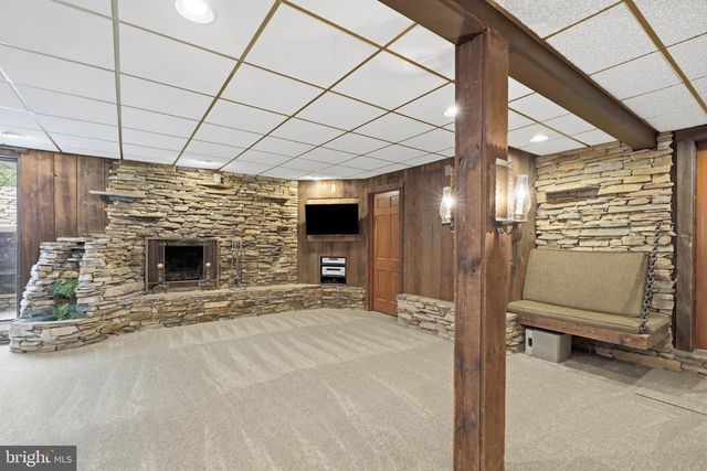 1300 NEWTON RD, Lancaster, PA 17603
