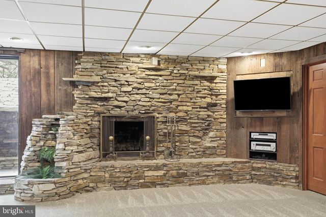 1300 NEWTON RD, Lancaster, PA 17603