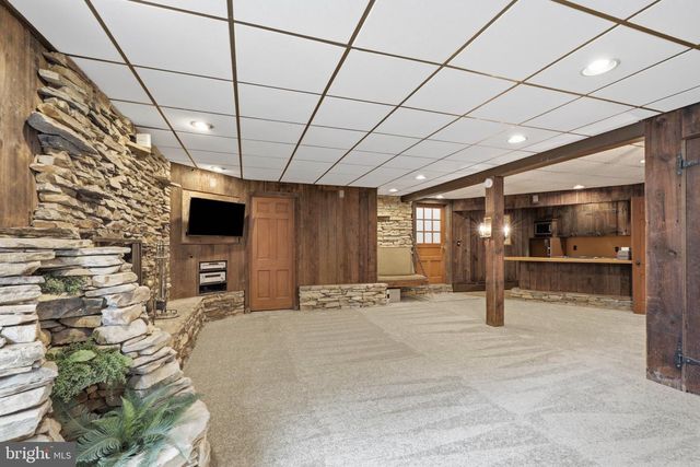 1300 NEWTON RD, Lancaster, PA 17603