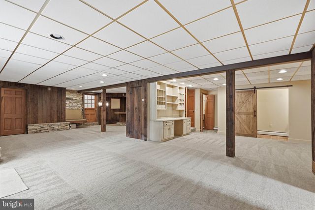 1300 NEWTON RD, Lancaster, PA 17603