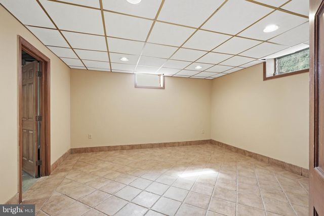 1300 NEWTON RD, Lancaster, PA 17603