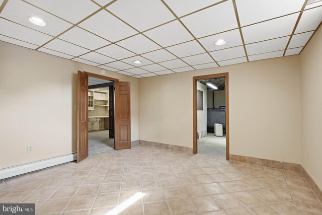1300 NEWTON RD, Lancaster, PA 17603