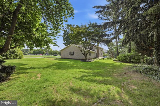 1300 NEWTON RD, Lancaster, PA 17603