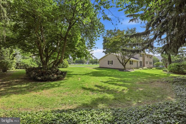 1300 NEWTON RD, Lancaster, PA 17603