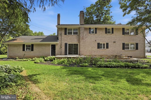 1300 NEWTON RD, Lancaster, PA 17603