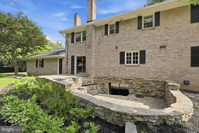 1300 NEWTON RD, Lancaster, PA 17603