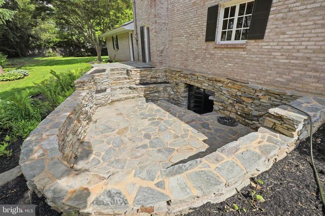 1300 NEWTON RD, Lancaster, PA 17603